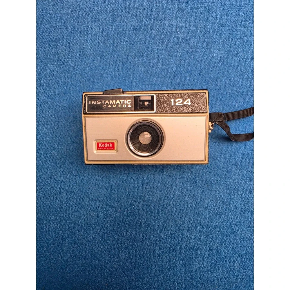 Kodak Instamatic 124 Camera Outfit Unisex OS Silver Good Vintage Flashcube Box